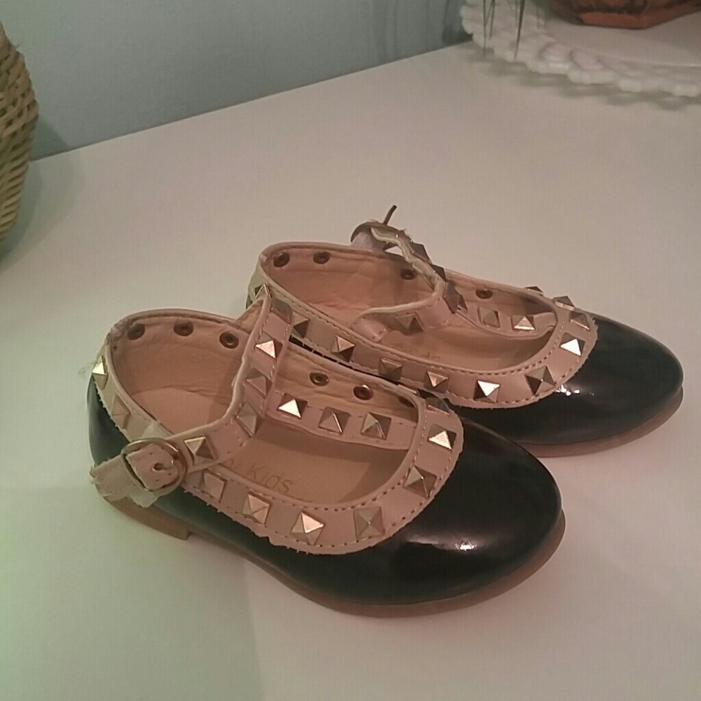 Toddler girl shoes black with gold studs size 5